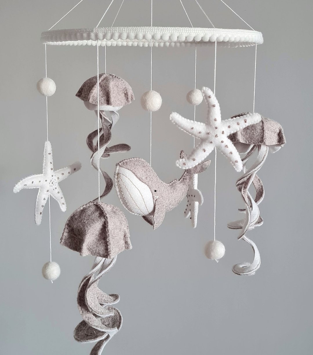 Baby mobile felt grey whale jellyfish starfish, Sea ocean nursery - 玩具/玩偶 - 其他材质 灰色