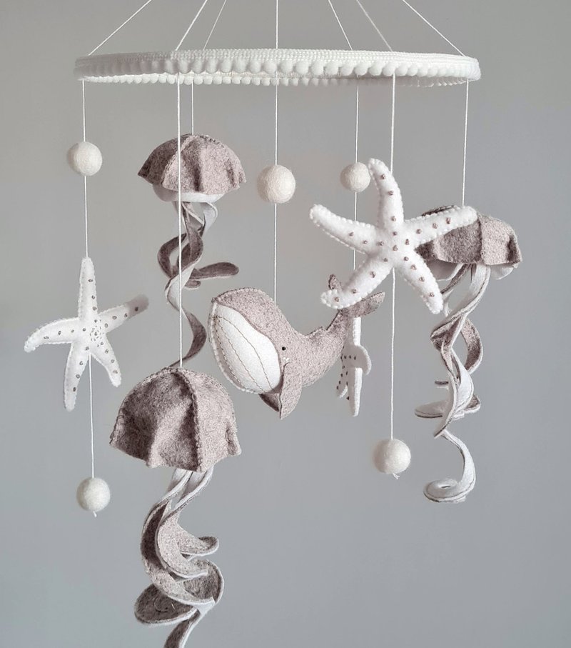 Baby mobile felt grey whale jellyfish starfish, Sea ocean nursery - 玩具/玩偶 - 其他材质 灰色