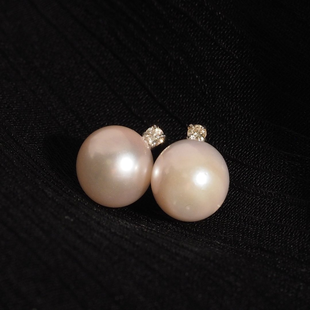 18K金Akoya 珍珠配钻石耳环18K Gold Akoya Pearl Earrings with - 耳环/耳夹 - 贵金属 