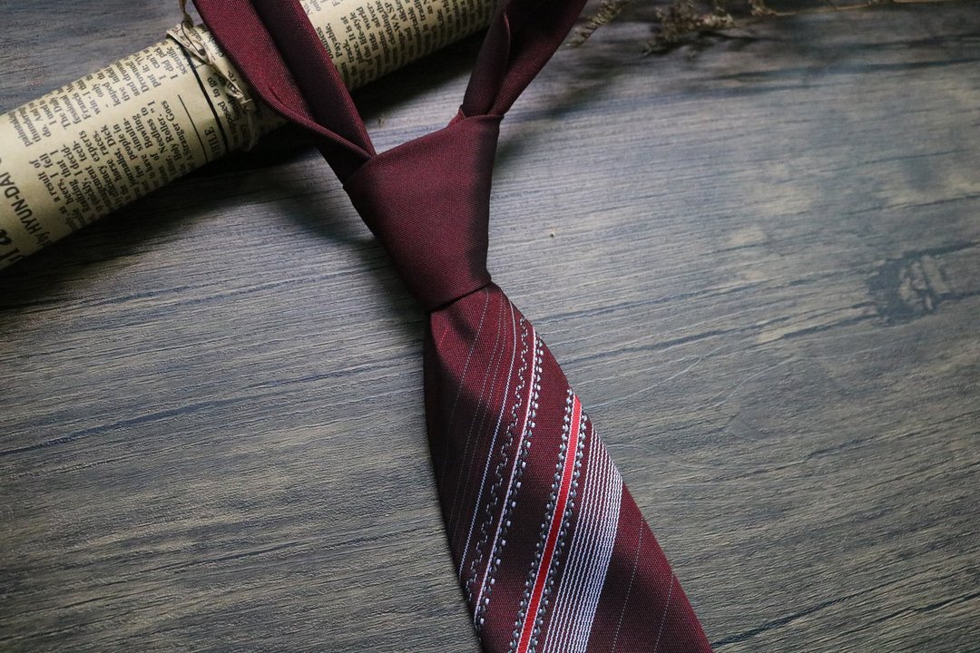 酒红色编织纹真丝领带/窄版绅士商务necktie - 领带/领带夹 - 丝．绢 多色