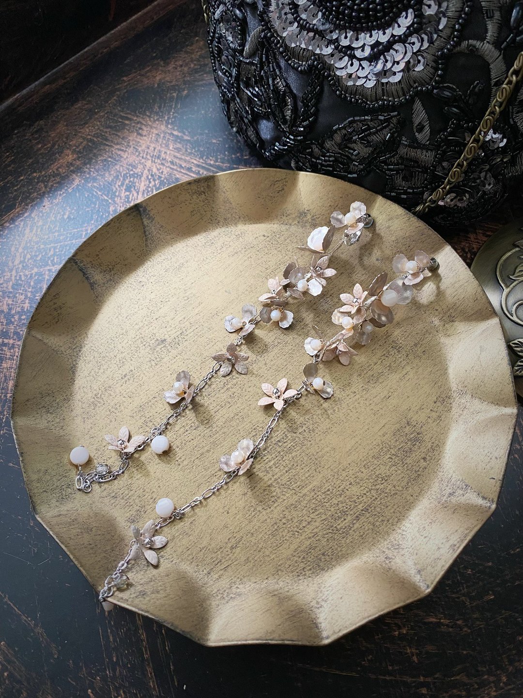 哥德式之恋银粉花长耳环 - 耳环/耳夹 - 其他金属 