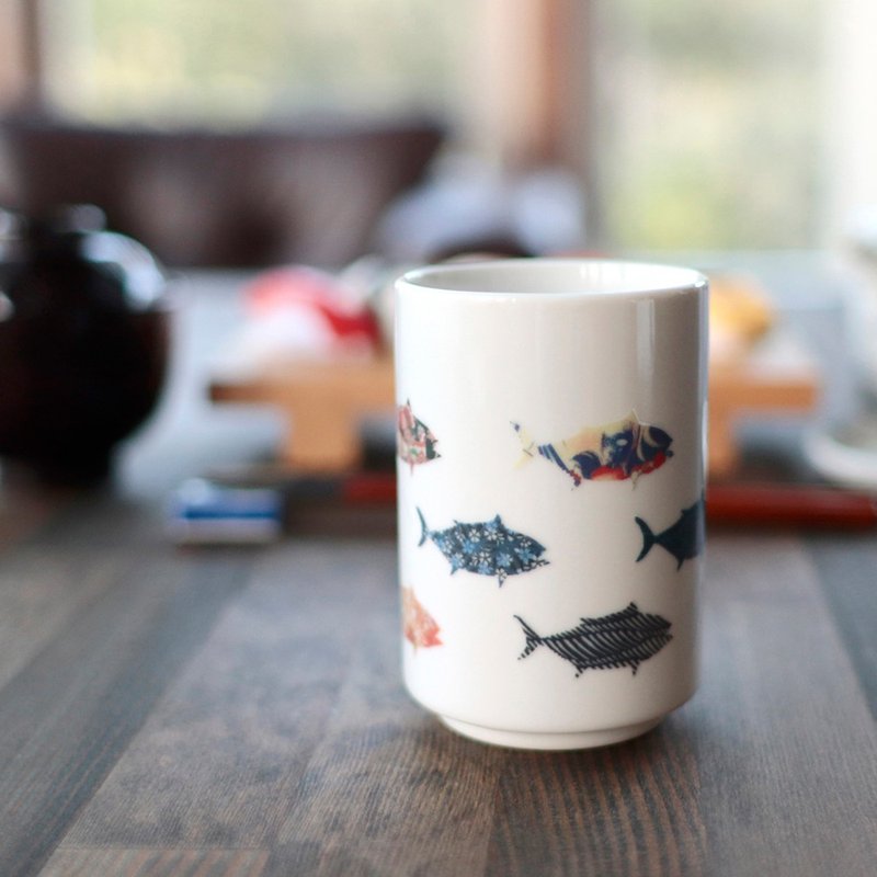 Tuna pattern Warm teacup A fun bowl that changes color depending on the temperature - 茶具/茶杯 - 瓷 白色