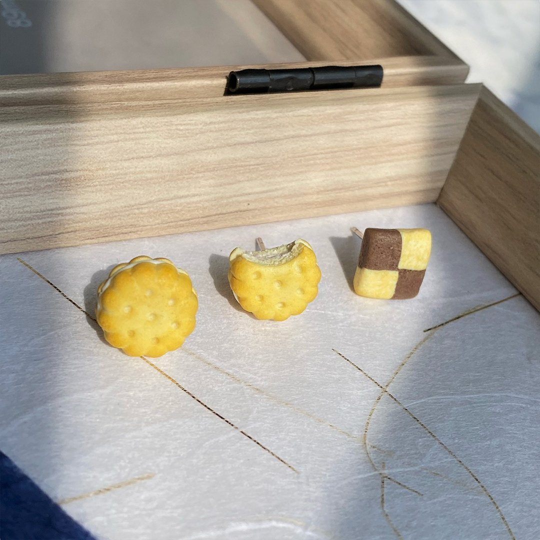 饼乾耳环系列 耳针 耳夹 - 耳环/耳夹 - 陶 金色