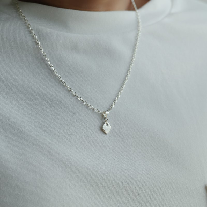 几何中性【菱线】999纯银/项链吊坠/银黏土手作 - 项链 - 纯银 银色