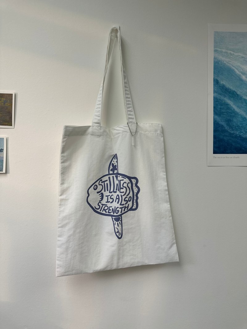 翻车鱼(白X蓝)【蓝色水族馆•防泼水Tote Bag】 - 手提包/手提袋 - 尼龙 白色