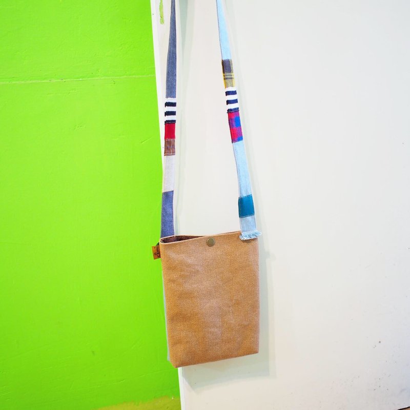 E*group 背带拼布斜背包 双面配色  驼色单宁  男女适用 - 侧背包/斜挎包 - 棉．麻 金色