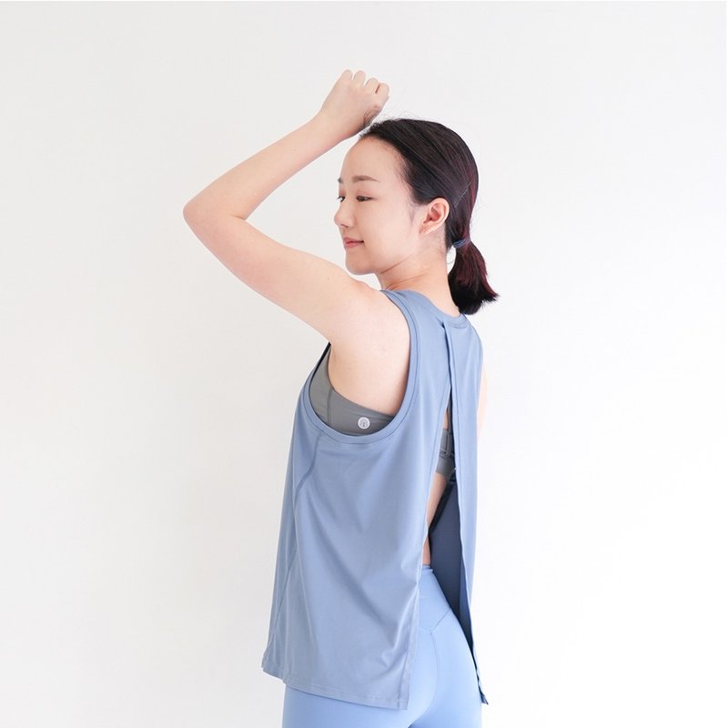 【Mukasa】DURABLE 后背开叉无袖罩衫 - 青花蓝 - MUK-23042 - 女装运动衣 - 其他材质 蓝色