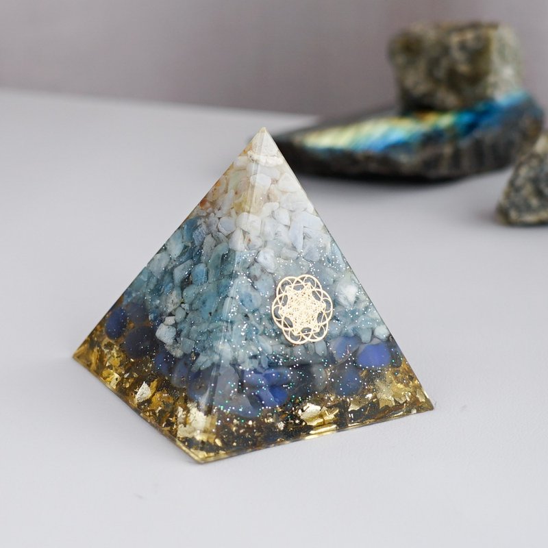 预订【海蓝宝、蓝玉髓、蓝玛瑙】奥根水晶能量金字塔Orgonite 6x6 - 摆饰 - 水晶 多色