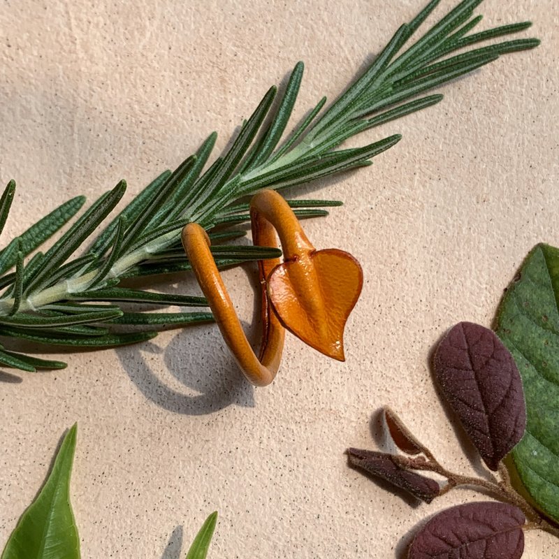 Hearty Rings Leather Craft：从灵感至手作（独特、手工、编织） - 戒指 - 真皮 多色