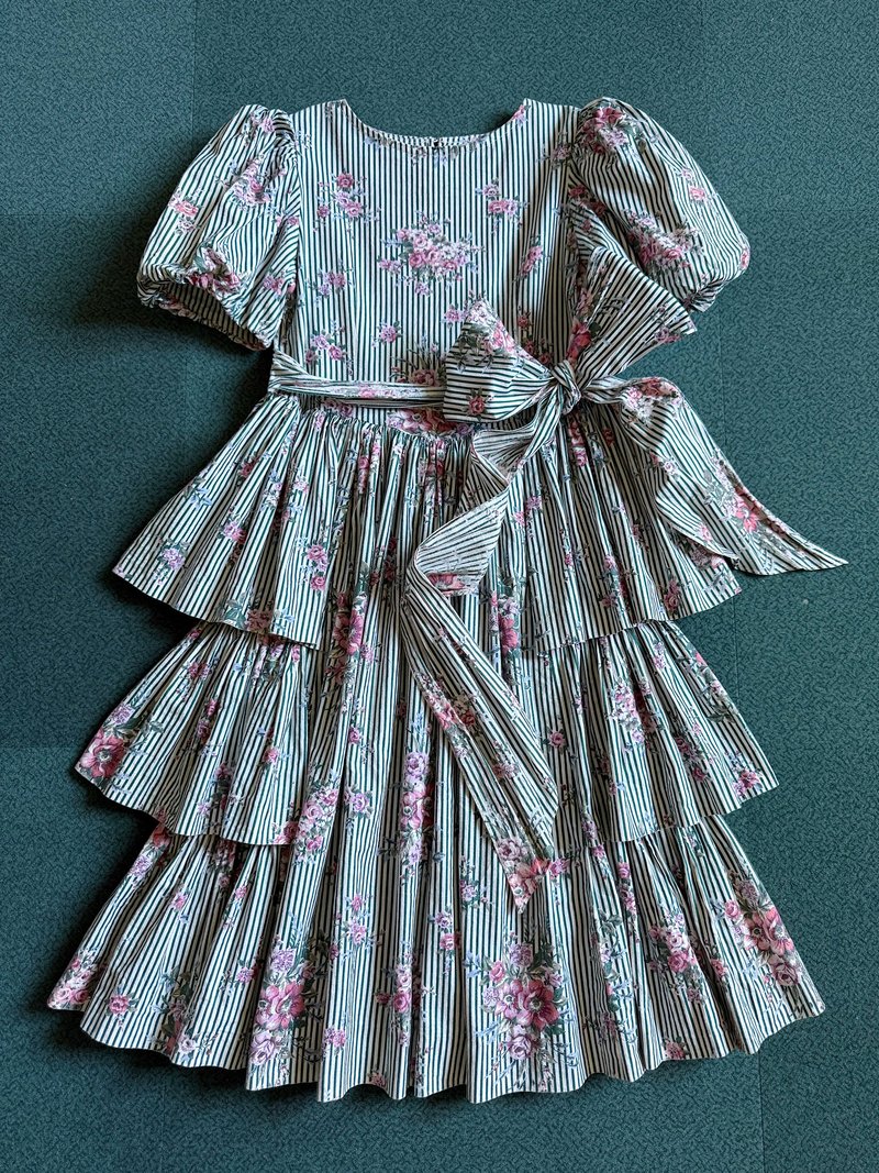 劳拉花柄风格的一件童装vintage 两侧蛋糕层次很美 - 洋装/连衣裙 - 棉．麻 