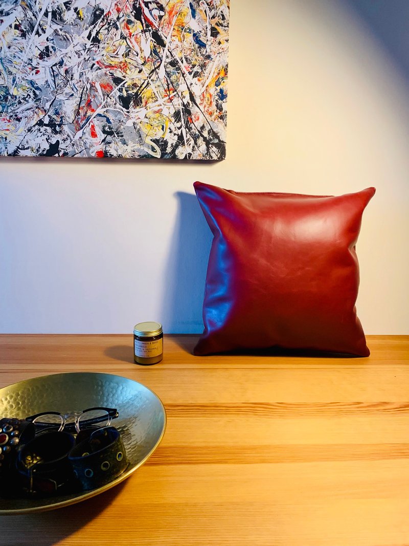 【梁絮皮艺】真皮 皮革抱枕/北欧室内居家/牛皮/原创设计/Faeda - 枕头/抱枕 - 真皮 红色