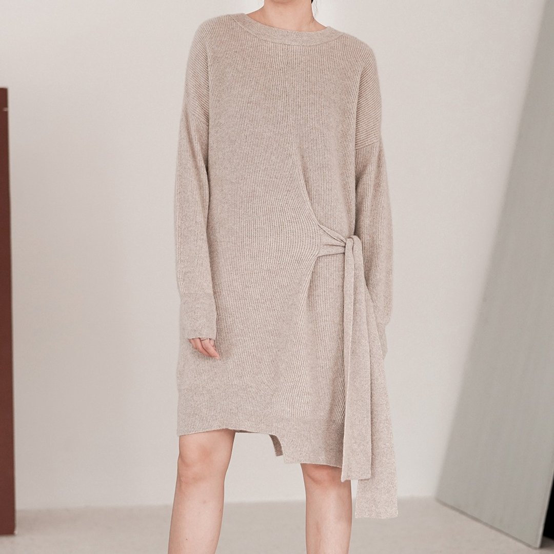 燕麦色 100%Cashmere 高端设计感山羊绒不规则打结毛衣 两色可选 冬日重磅中长款不对称洋装 告别枯燥的无力内搭  | vitatha 番塔塔原创设计 - 洋装/连衣裙 - 羊毛 卡其色