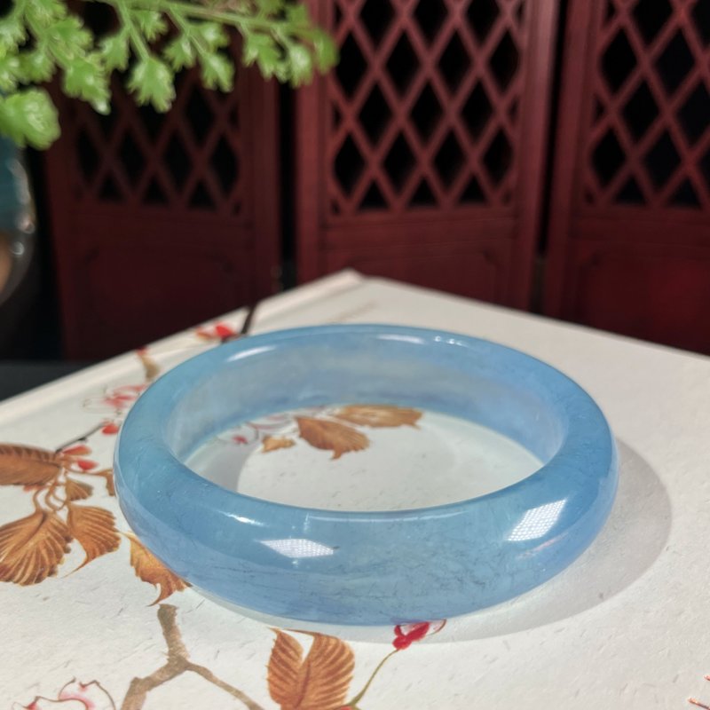 冰透海蓝宝手镯56MM 高品质闪片星光荧光蓝色水晶手环 晶体细腻 - 手链/手环 - 宝石 蓝色