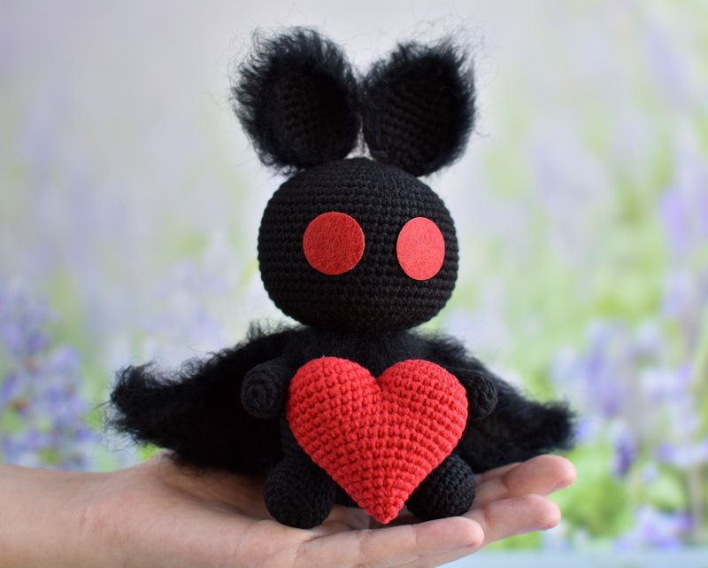 Mothman Plush with heart / Gift for Cryptozoology fan / Cute Cryptid Plush - 玩偶/公仔 - 棉．麻 黑色