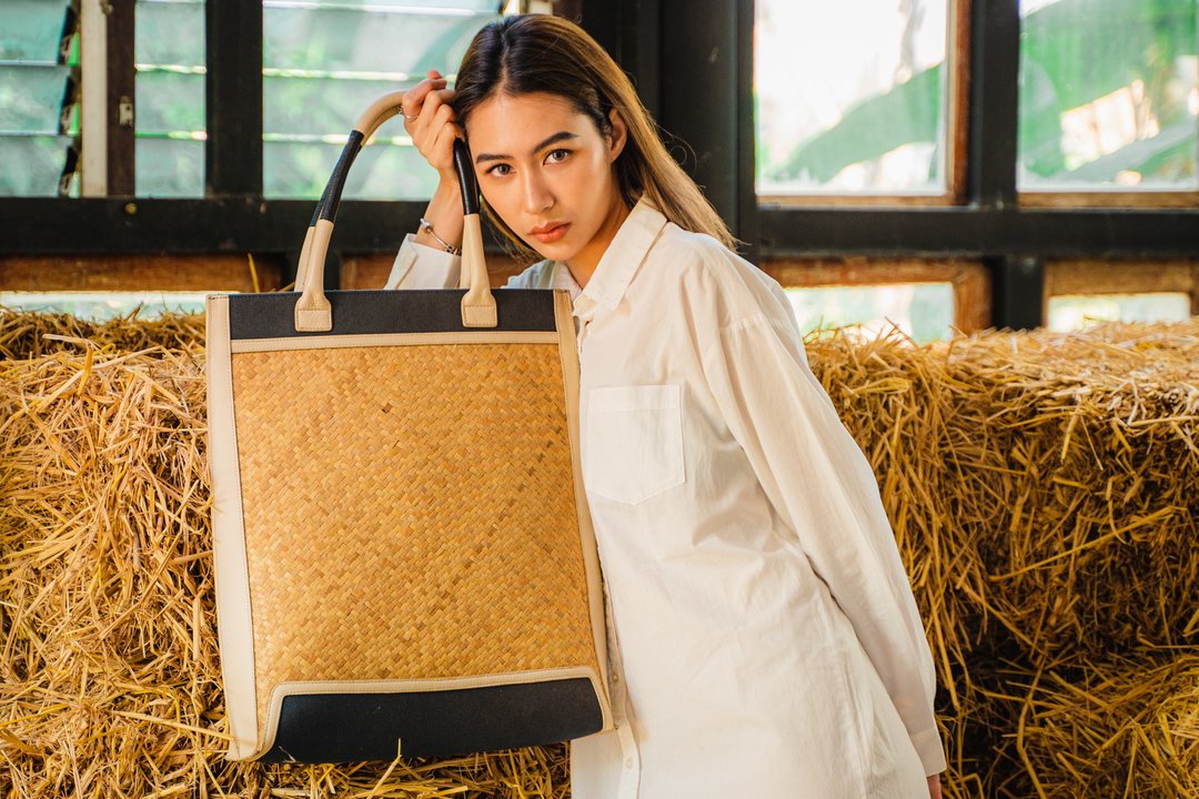 Tote Bag  Hand Weaving Krajood and White Leather - 手提包/手提袋 - 其他材质 白色