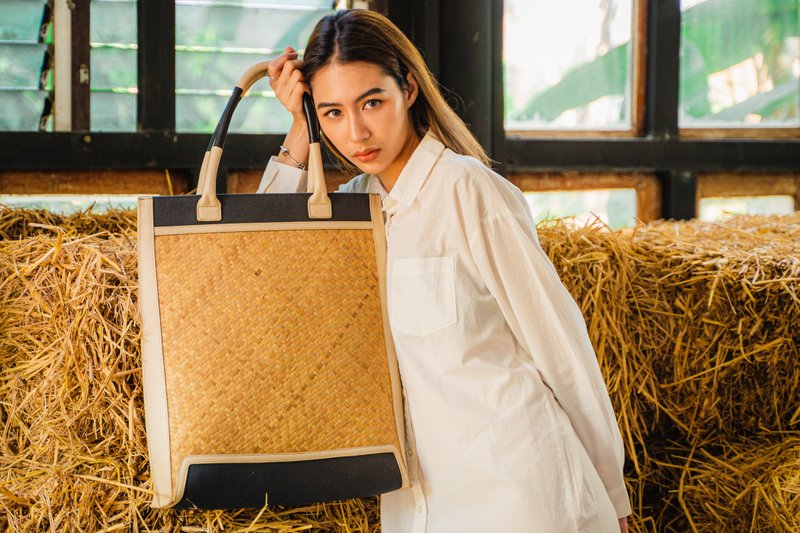 Tote Bag  Hand Weaving Krajood and White Leather - 手提包/手提袋 - 其他材质 白色