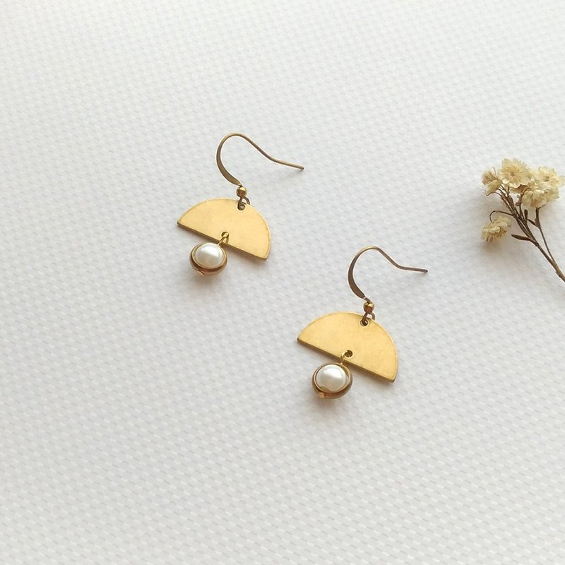 e125佳人-黄铜珍珠针式夹式耳环 - 耳环/耳夹 - 珍珠 金色