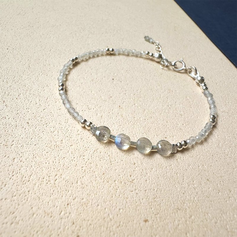 Found.Myth五行属水 守护爱情提升创造力 天然拉长石 925纯银手链 - 手链/手环 - 纯银 银色