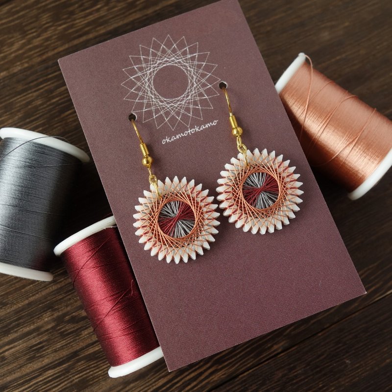 【深秋时分】日本绢丝轻量耳环 | 绯红与钢灰 洗练的大人感配色 - 耳环/耳夹 - 丝．绢 卡其色