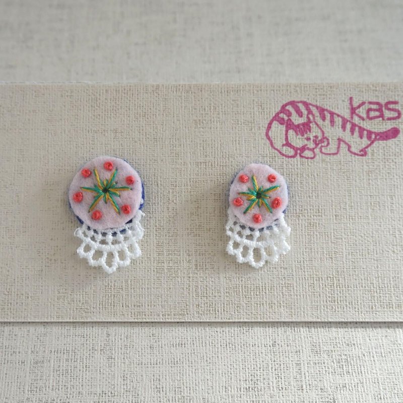 Hand embroidery pierced earring"Spring color big,small 1" - 耳环/耳夹 - 绣线 粉红色