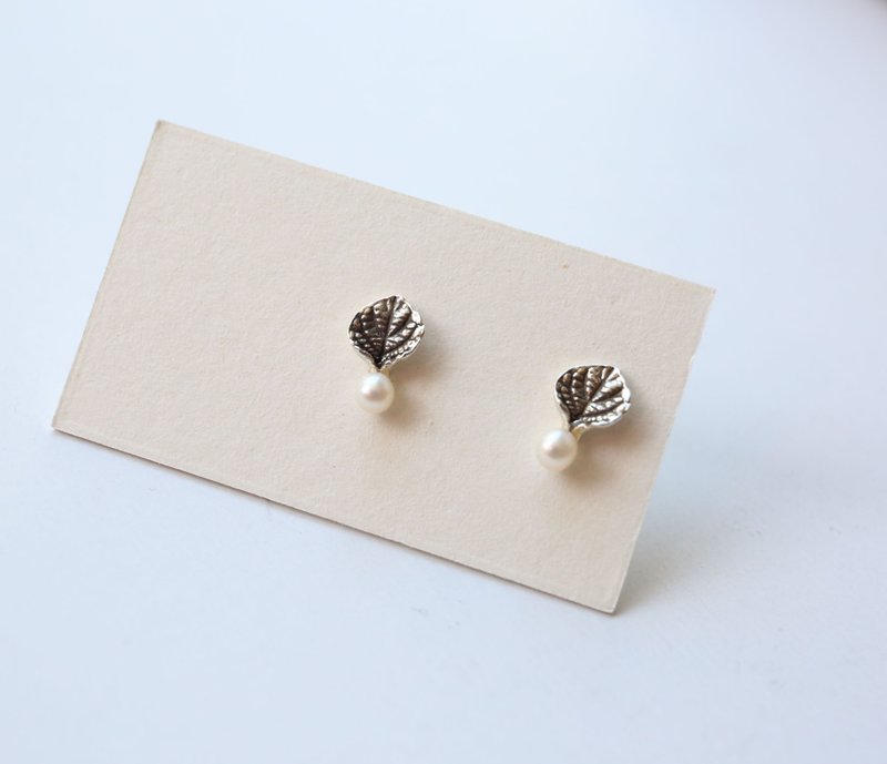 纯银马缨丹叶片迷你珍珠耳环 - 耳环/耳夹 - 纯银 银色