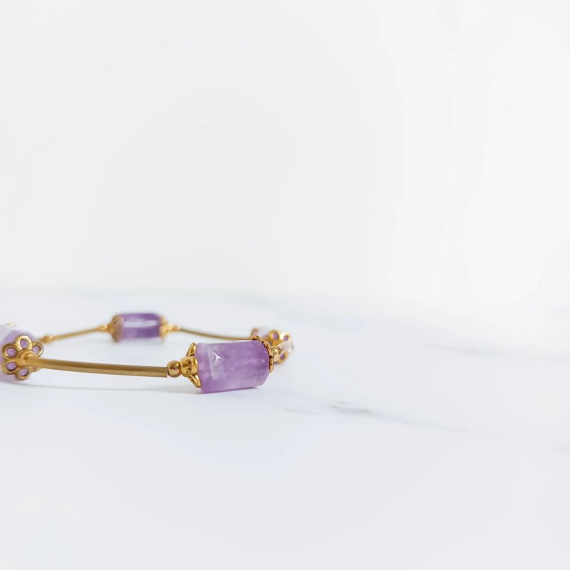 【魔法石】神秘手环/柱状半透水晶/紫玉/弹性线好穿戴黄铜饰品 - 手链/手环 - 水晶 紫色