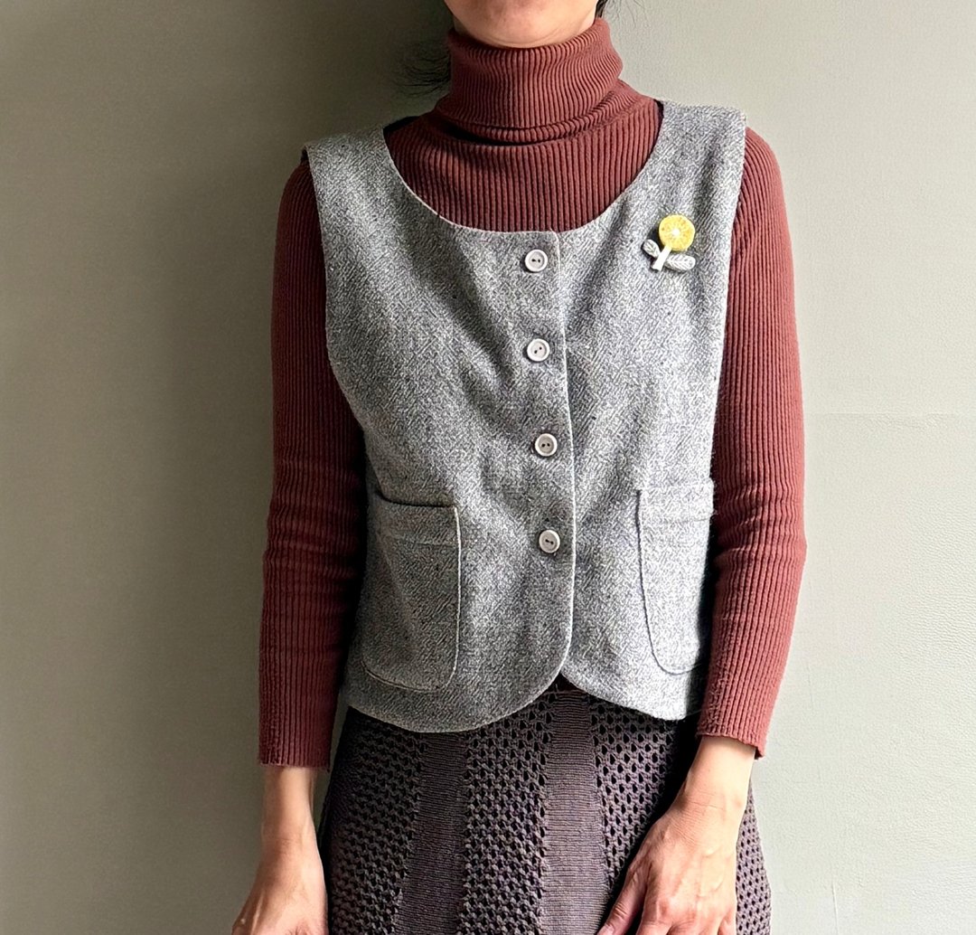 温柔的礼物/学院风麻灰混色织毛料圆领开扣双层背心WOOL - 女装背心 - 羊毛 