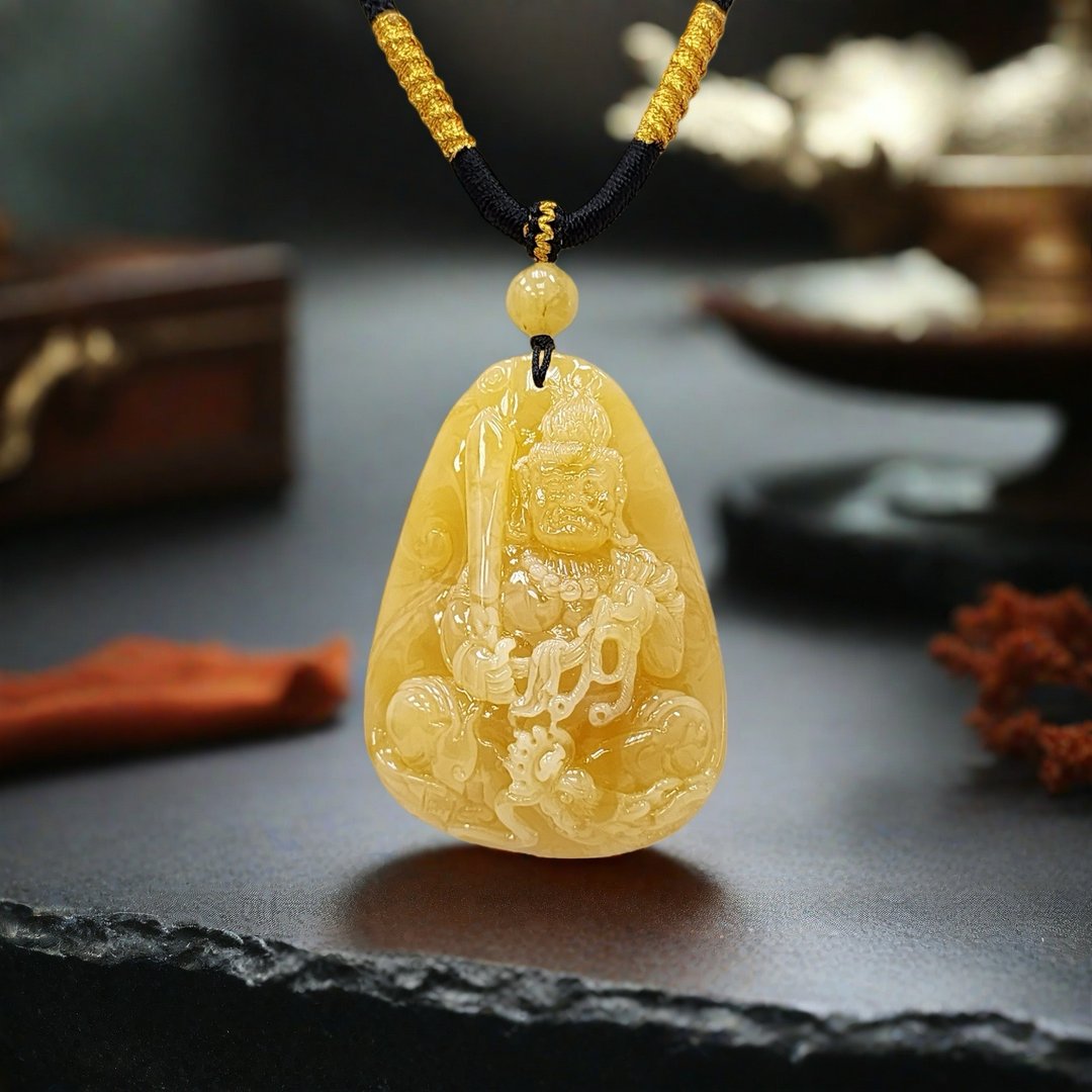 鸡油黄飘花蜜蜡不动明王挂件 收藏级精工雕刻 牛虎守护本尊 项链 - 项链 - 半宝石 黄色