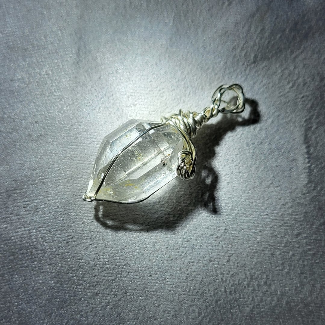 •小公主• 极简 绕线 双尖闪灵水晶原矿吊坠 - 项链 - 水晶 白色