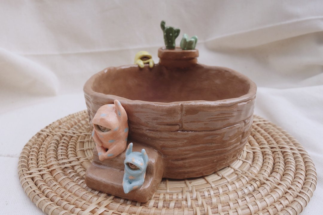 Handmade ceramic pot with 3 GAU GUNG :) - 花瓶/陶器 - 陶 咖啡色