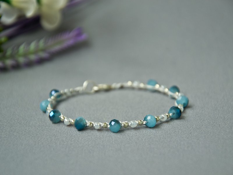 Blue beaded bracelet, 姊妹手鍊, 幸運手鍊, 生日禮物, 手作 - 手链/手环 - 玻璃 蓝色