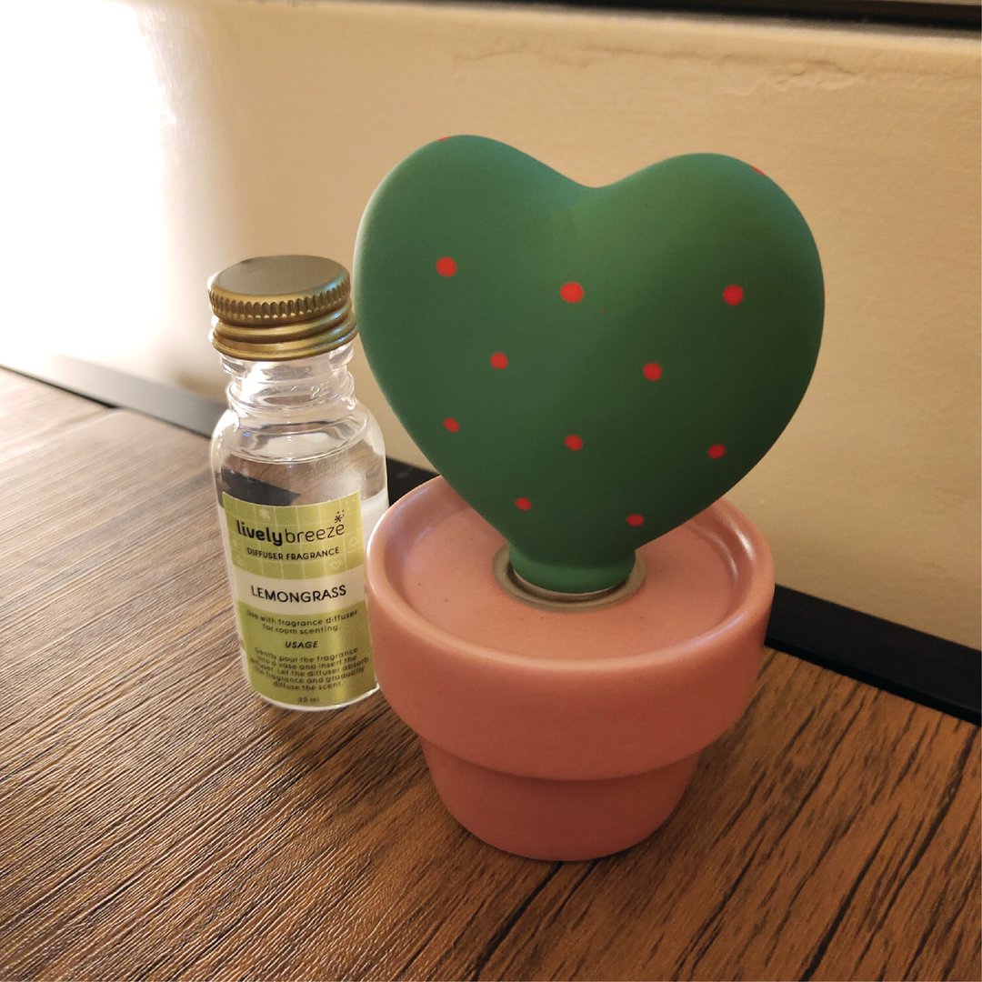 Lively Breeze Mini Heart cactus ceramic diffuser - 摆饰 - 陶 绿色