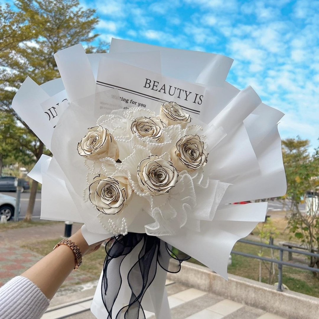 【情人节花束】厄瓜多尔尔6朵 香奈儿玫瑰白花束 永生花 情人节 求婚 - 干燥花/捧花 - 植物．花 白色