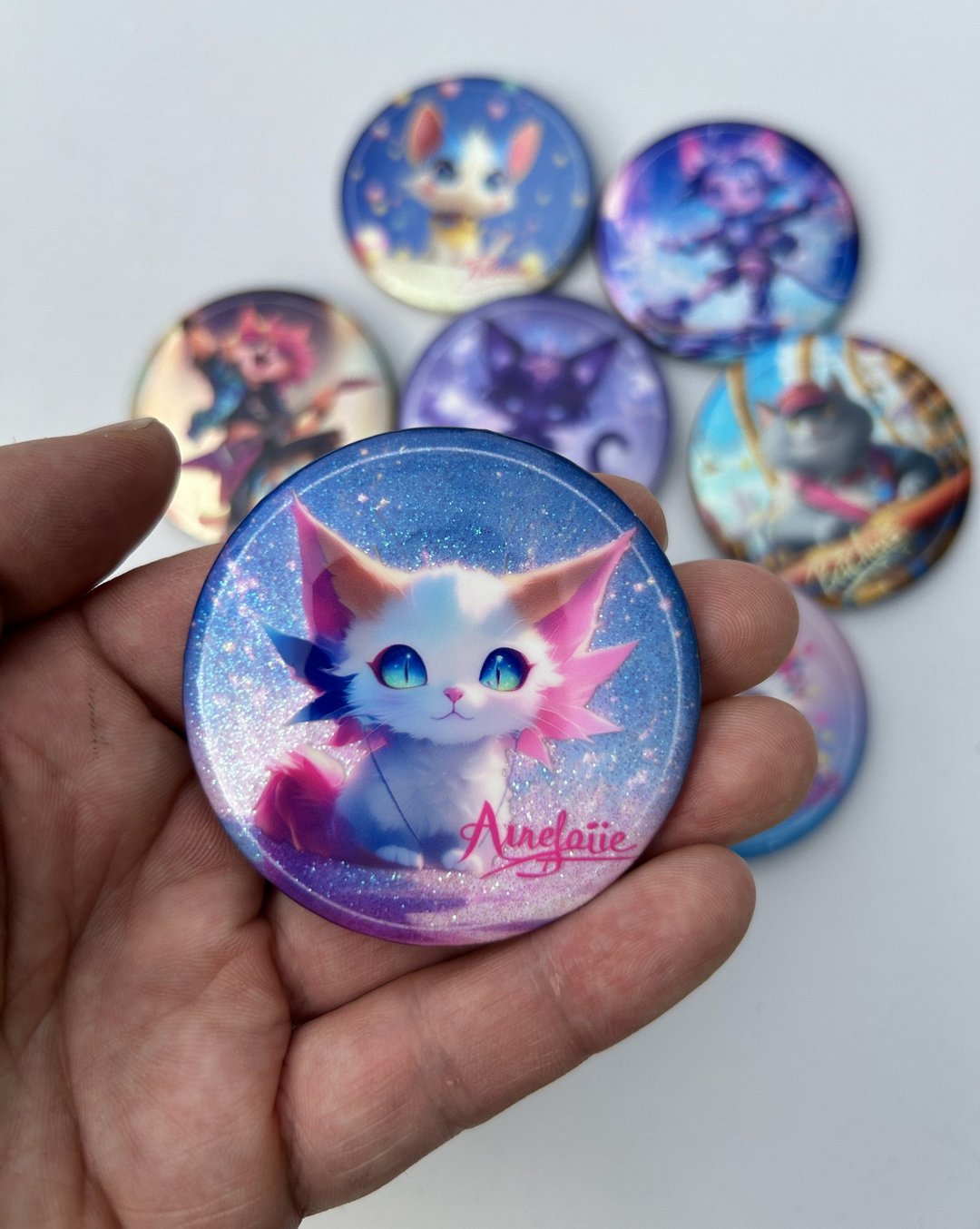 Purrplay喵星人艺术收藏系列-双闪炫彩徽章套组-6枚入 - 徽章/别针 - 其他金属 粉红色