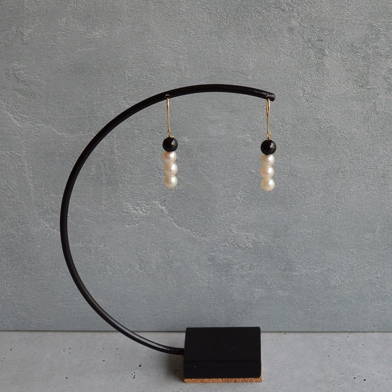 Akoya珍珠、玛瑙黑耳环5.5-6.0mm 日本制造 - 耳环/耳夹 - 珍珠 