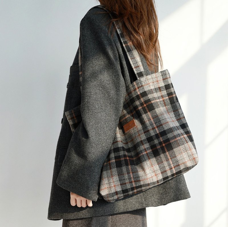 【格调】森系复古文青/中性格雷老钱风/格纹托特包 - 侧背包/斜挎包 - 棉．麻 灰色