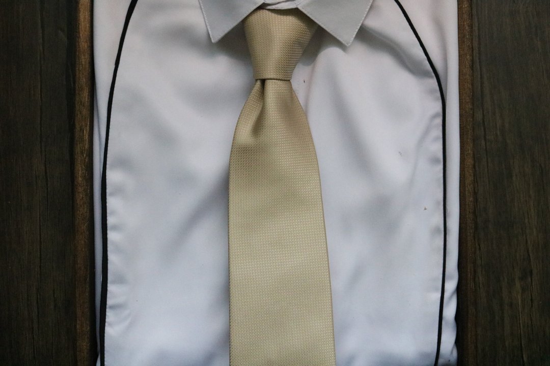 卡其色暗纹字母刺绣领带休闲商务正装礼盒necktie - 领带/领带夹 - 丝．绢 卡其色