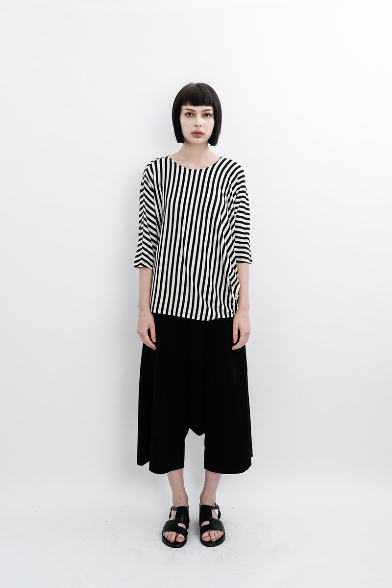 斜裁下摆。条纹连袖针织上衣。春夏 | Ysanne - 女装上衣 - 棉．麻 黑色