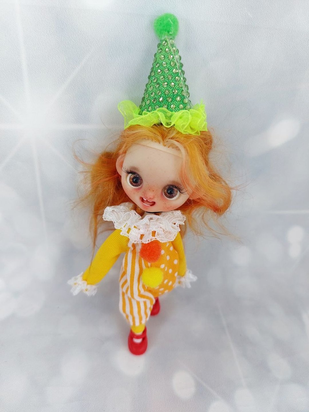 有趣的小布莱斯娃娃，有耳朵。宝宝有一头红发。 - 玩偶/公仔 - 塑料 红色