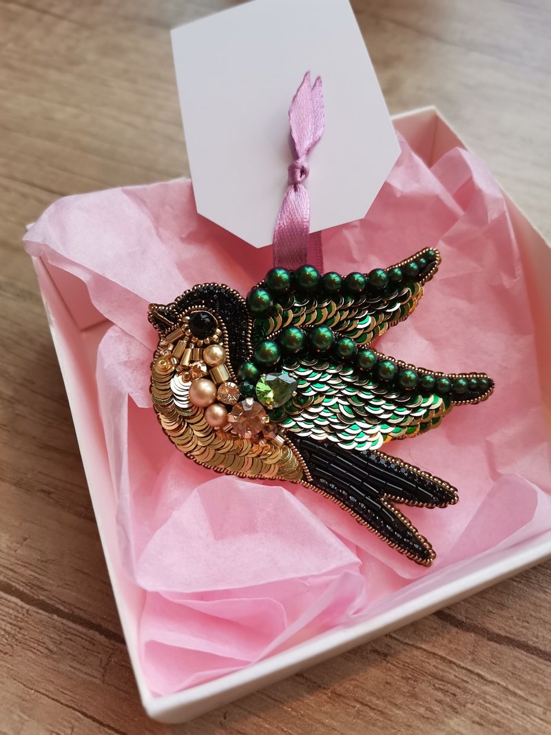 蜂鸟胸针，Swallow bird jewelry brooch 串珠饰品，绿色鸟儿饰品 - 胸针 - 玻璃 绿色