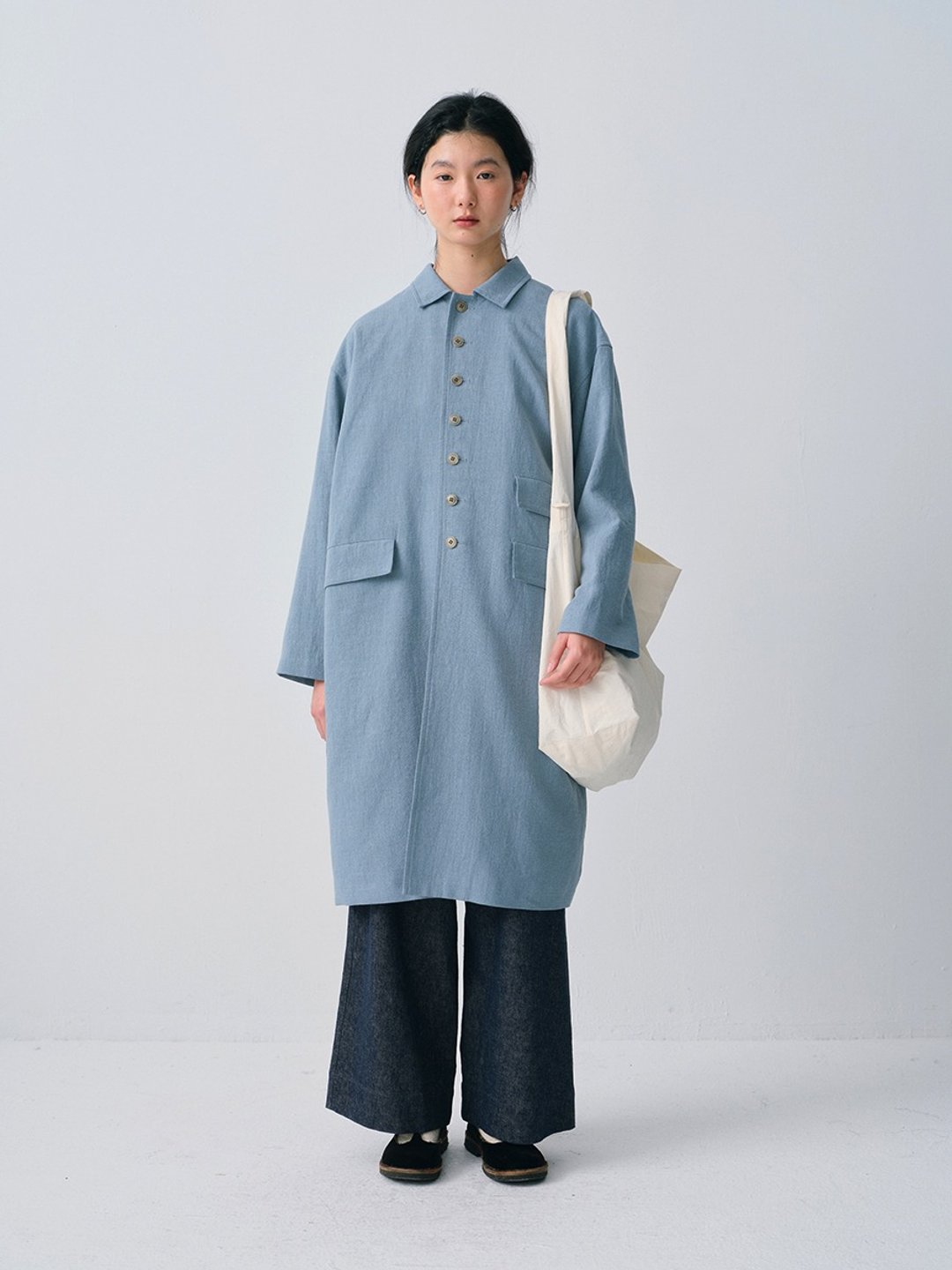雾蓝色亚麻双口袋长风衣外套 - 女装西装外套/风衣 - 棉 多色