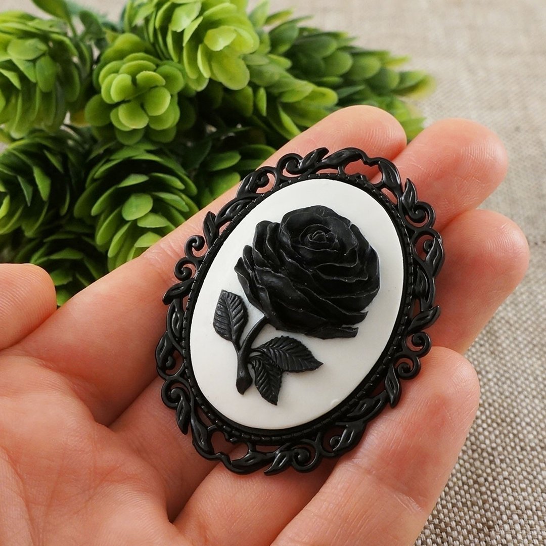 Black and White Rose Cameo Large Oval Victorian Brooch Pin Woman Jewelry Gift - 胸针 - 其他材质 黑色