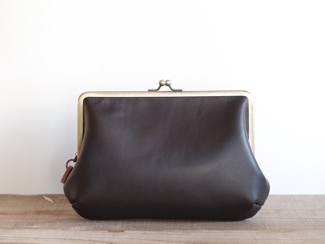 Square-shaped purse leather pouch black - 化妆包/杂物包 - 真皮 黑色