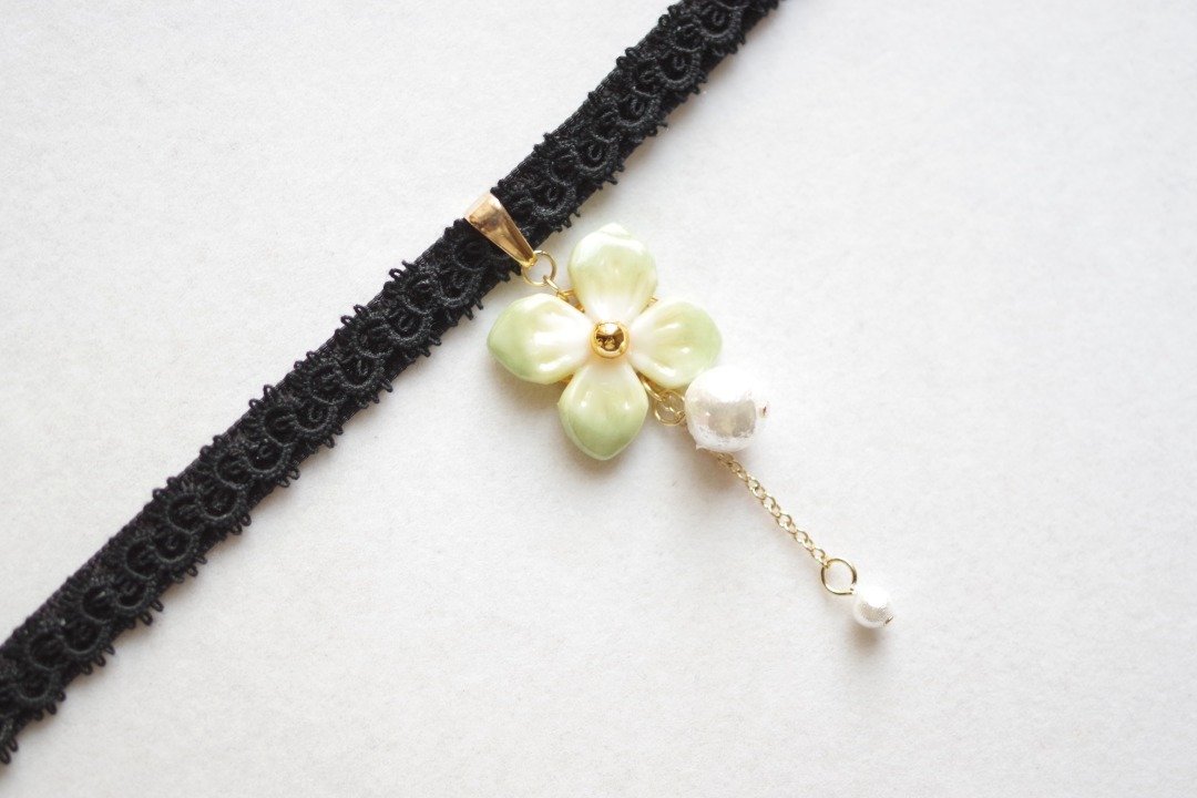 黏土艺术 绣球花与 tatting 蕾丝与丝绒缎带颈链・Annabelle - 项链 - 粘土 绿色