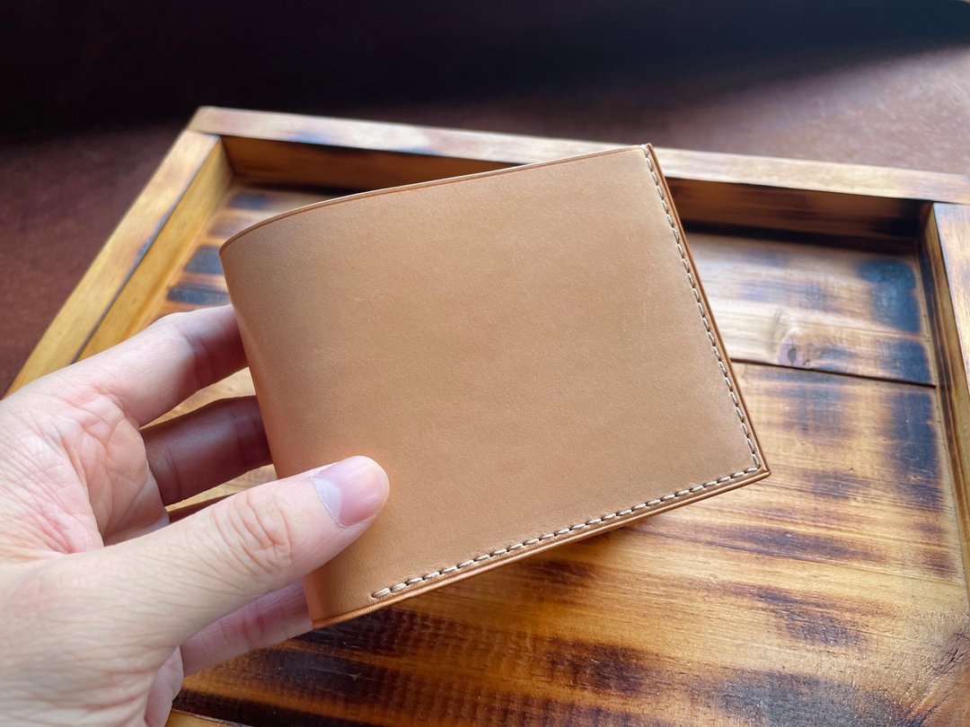 【VW02 六卡短夹 皮夹 Bi-fold Wallet】 意大利植物鞣牛皮 多色 - 皮夹/钱包 - 真皮 黑色