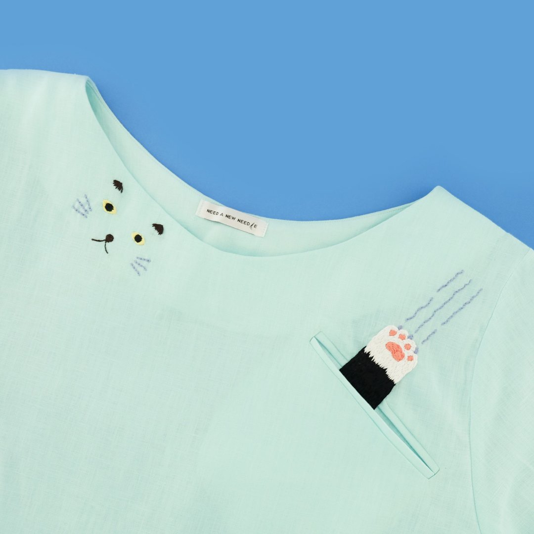 Spooky Cat - Hand Embroidered linen Blouse - 女装上衣 - 棉 绿色