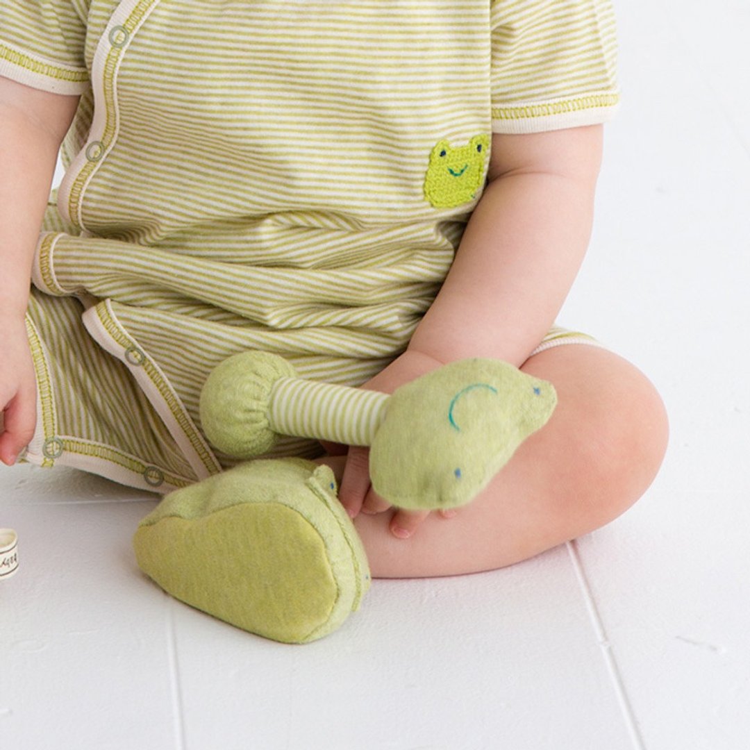 Y-1358 100% Organic Cotton Stick-type rattle Frog Made in Japan - 婴儿饰品 - 棉 绿色