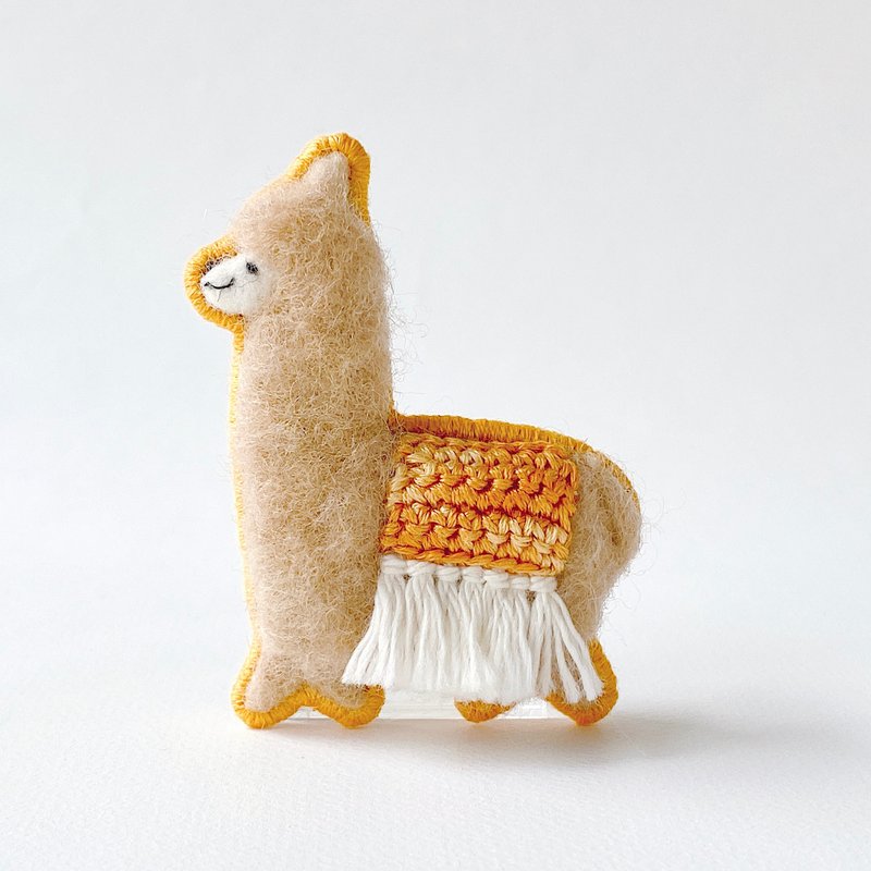 Run Run Alpaca Brooch beige x orange - 胸针 - 羊毛 橘色