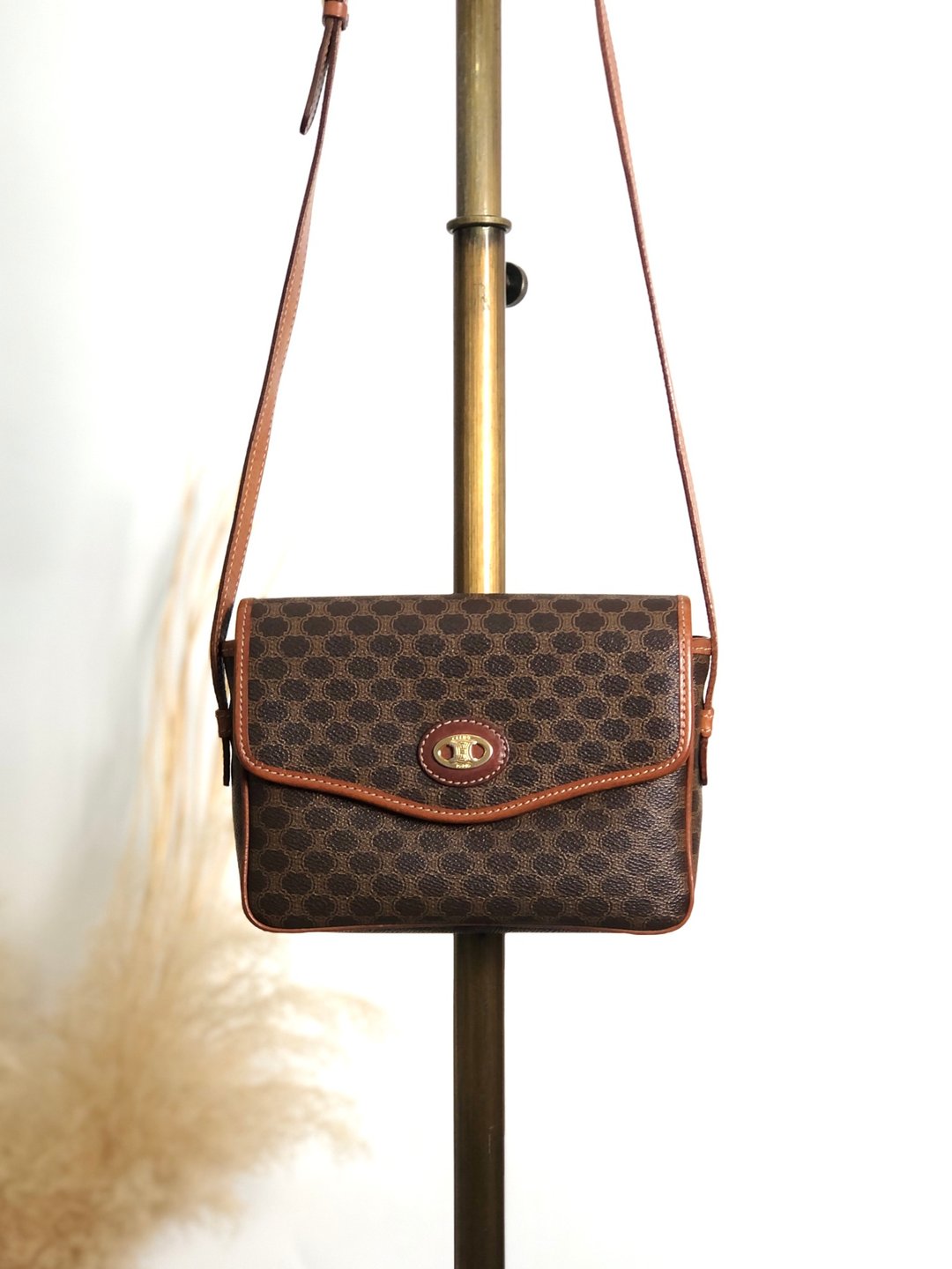 CELINE 赛琳 ∣ 棕色 Macadam 马车图腾 PVC 皮革单肩包/斜挎包 - 侧背包/斜挎包 - 防水材质 咖啡色