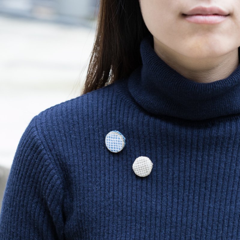 手工刺绣别针・柔软规则 - 胸针 - 绣线 蓝色